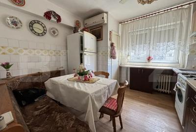Apartament cu 3 camere decomandat în Nufărul
