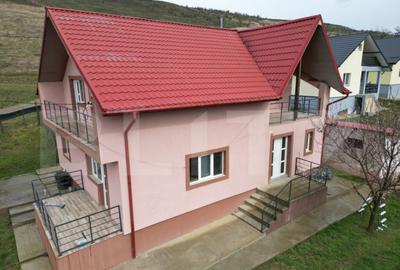 Casa de vanzare cu 5 camere, 180 mp, si 800 mp teren, zona T - 1