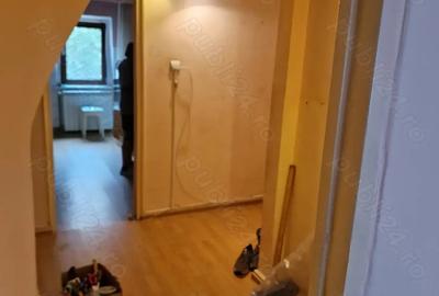 De Vanzare Apartament 3 Camere - 1