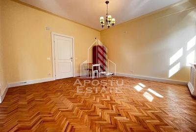 Birou, de 63 mp, în P-ța Unirii - 3