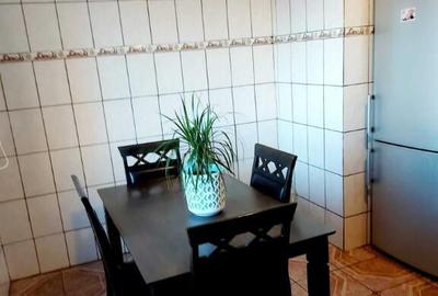 Apartament cu 3 camere decomandat, mobilat în Nerva Traian