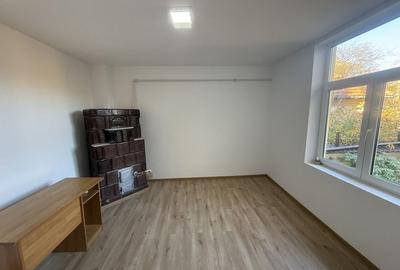 2 corpuri de Casă renovate + teren 125 mp Campina - 11