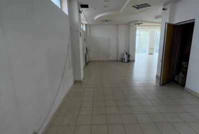Spațiu comercial, de 180 mp, în Central - 4