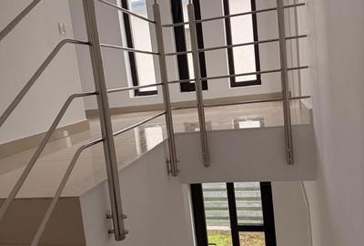 Casă cu 3 camere cu Teren 250 Mp în Central - 7