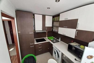 Garsonieră decomandată în Tractorul