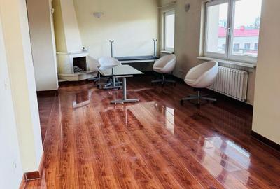 Apartament cu 3 camere semidecomandat în Primăverii