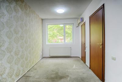 Casă individuală cu 10 camere cu Teren 280 Mp în P-ța Muncii - 11