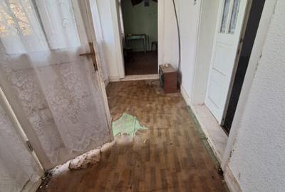 Casa batraneasca de vanzare Comane?ti, cartier St - 1