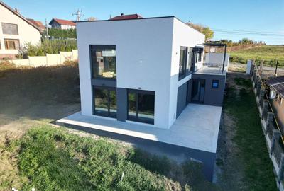 Casă cu 4 camere cu Teren 540 Mp în Central