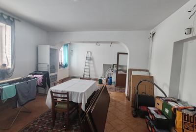 Casa 4 camere libera la vanzare GHIMBAV - zona Garii - 2