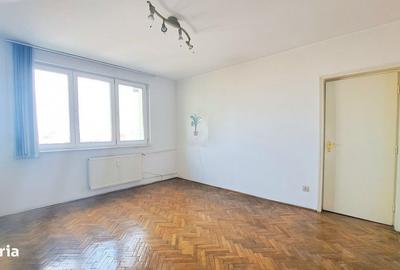 Apartament cu 3 camere semidecomandat în Grivița