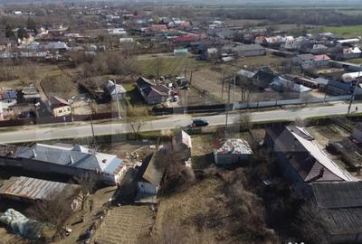 Casă cu 2 camere cu Teren 3800 Mp în Costești - 1