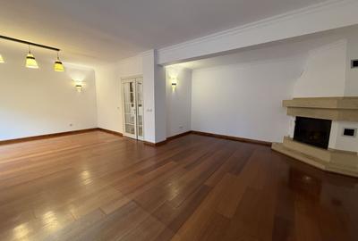 Vila semimobilata  cu 3 dormitoare, piscina exterioara, complex - 3