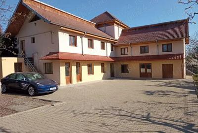 Inchiriez spatiu , zona Cug - 2