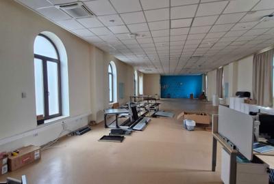 Casă cu 4 camere în Central - 2