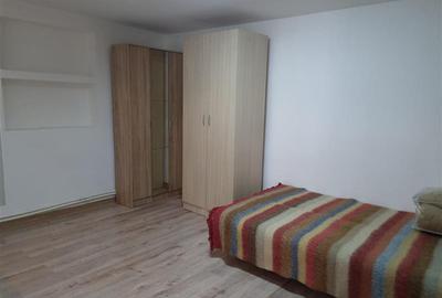 Garsonieră decomandată în 9 Mai - 11