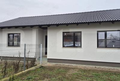 Casa cu 4 camere semifinisata, 92 mp, teren 400 mp, in Vetis - 1