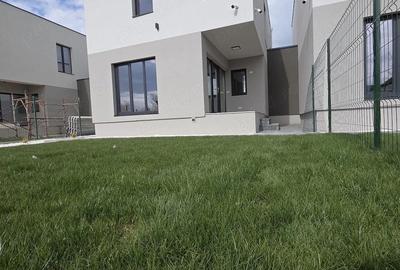 Casă cu Teren 250 Mp în Covaci - 1