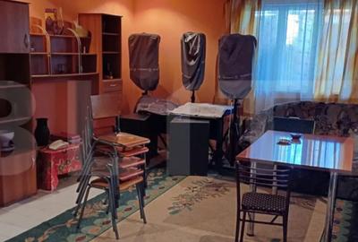 Casă cu 5 camere cu Teren 446 Mp în Central - 1