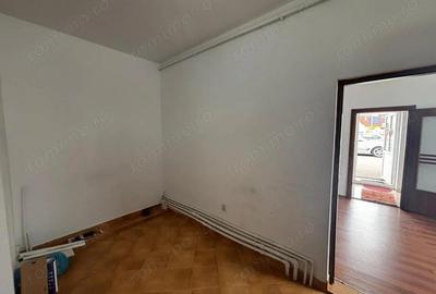 Inchiriere spatii comerciale, zona cu vad bun si vizibilitate in 7 Noiembrie - 3