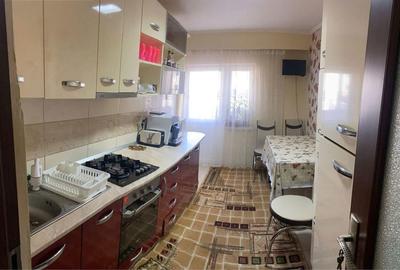 Apartament cu 4 camere decomandat în Central - 1