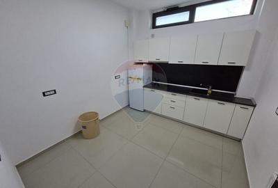 Hala plus spatiu birouri, zona Strada Vrancei - 12