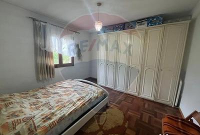 Casă cu 7 camere cu Canalizare în Dobrinești - 3