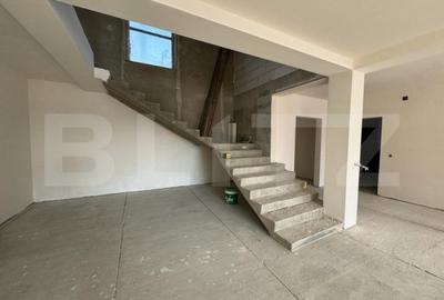 Casă cu 5 camere cu Teren 3000 Mp în Horodnic - 1