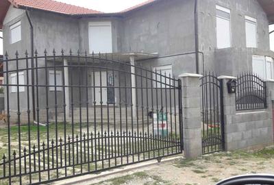 Casă cu 4 camere în Central - 1