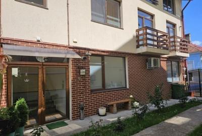 Apartament cu 3 camere semidecomandat în Brașovul Vechi