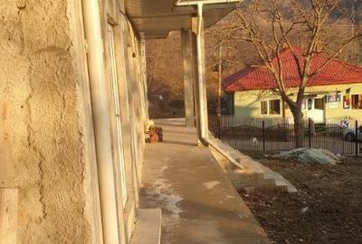 Casă cu 4 camere cu Teren 1300 Mp în Blăjani - 2