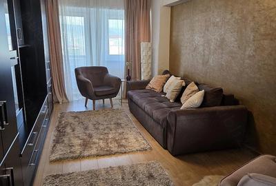 Apartament cu 3 camere decomandat în Exterior Vest