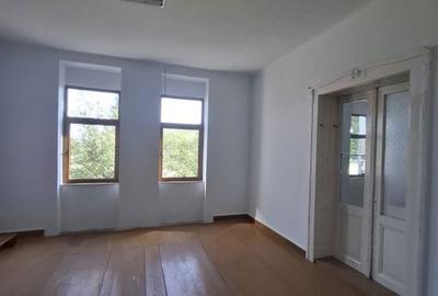 Casă cu 4 camere în Central - 12
