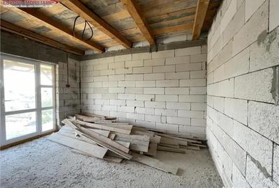 Casă cu 4 camere cu Teren 1600 Mp în Malcoci - 6