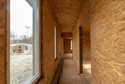 Casa moderna cu 5 camere intr-o zona lini?tita de deal Casa moderna cu 5 camere intr-o zona lini?tita de deal - 5