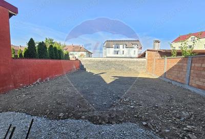 Casă cu 6 camere cu Teren 350 Mp în Central - 1