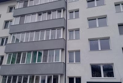 Apartament cu 3 camere decomandat în Central - 1