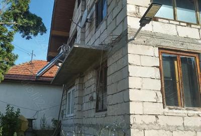 Casă cu 6 camere în Almașu Sec