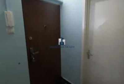 Apartament cu 3 camere decomandat în Berceni - 2