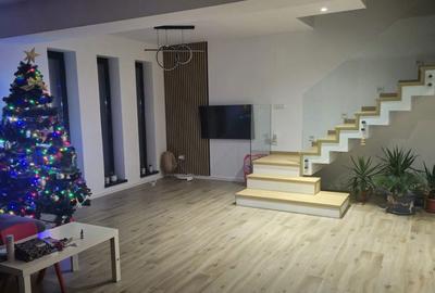 Casă cu Teren 390 Mp în Central - 1