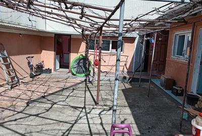 Casă cu Teren 1300 Mp în Dămienești - 2