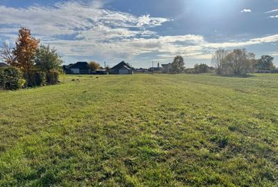 Teren pentru constructie ,20 ari,pozitie excelenta la drumul - 5