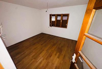 Casă cu Teren 263 Mp în Central - 2