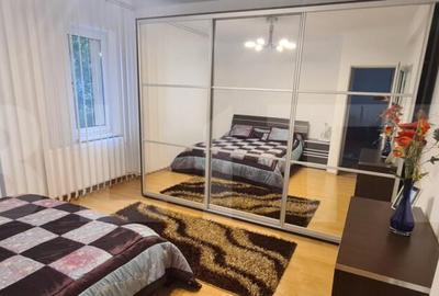 Apartament de vanzare, cu 4 camere, 120 mp, etaj intermediar - 3