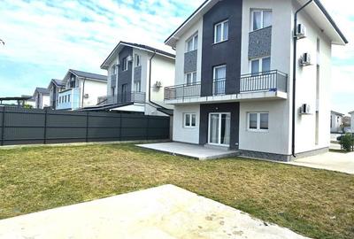 Casă cu 5 camere cu Teren 330 Mp în Ferme
