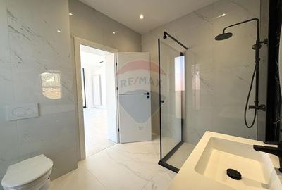 Casă cu 8 camere cu Teren 700 Mp în Faleza Nord - 13