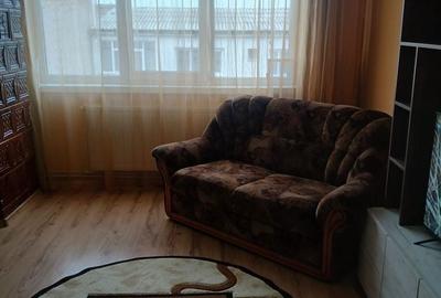 Apartament cu 3 camere semidecomandat în Central - 6