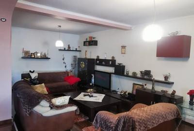 Casă cu 4 camere cu Teren 450 Mp în Central - 2