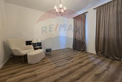 Casă cu 5 camere cu Teren 300 Mp în Ferme - 11