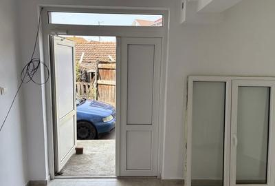Spațiu comercial, de 50 mp, în Central - 3
